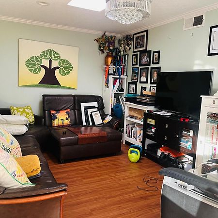 Costa Mesa Homestay - Private Rooms With 2 Shared Baths And Hosts Onsite Eksteriør bilde