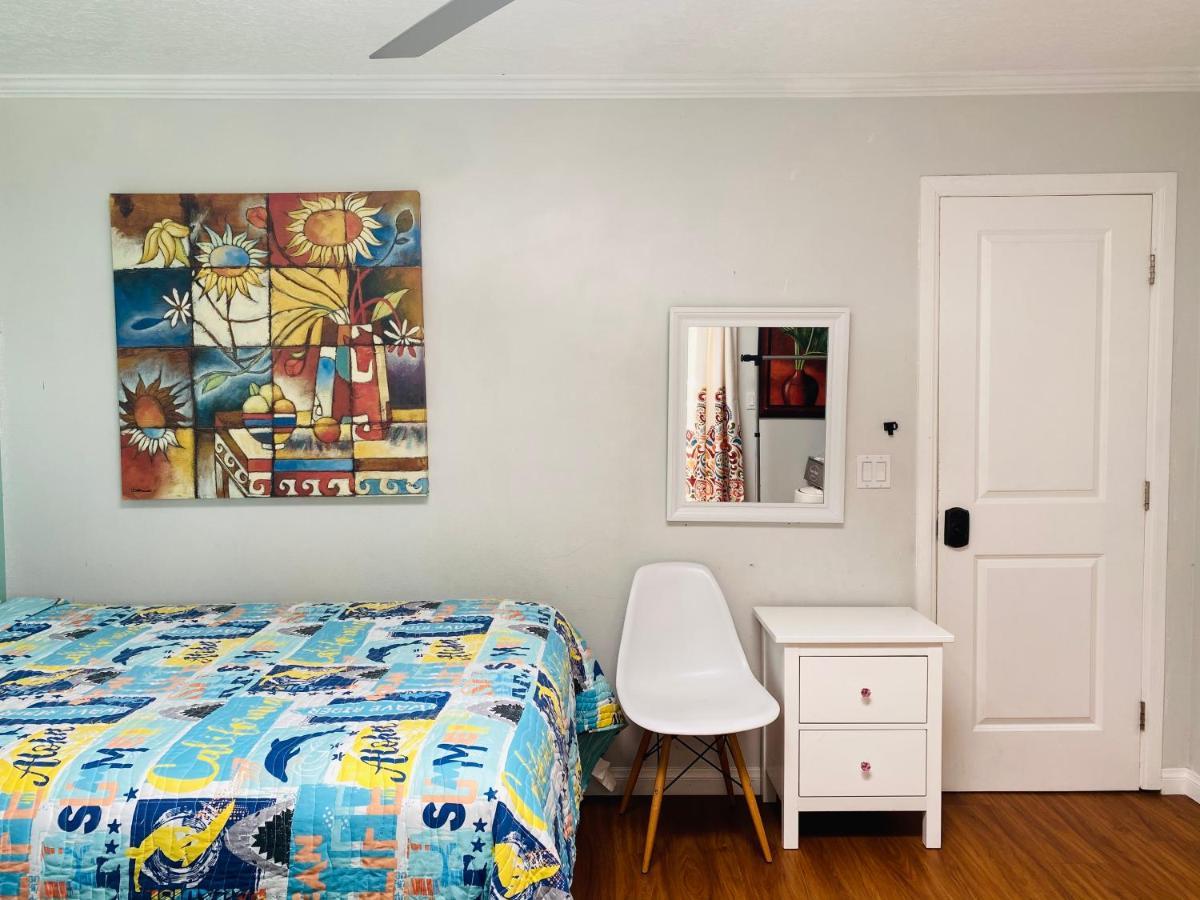 Costa Mesa Homestay - Private Rooms With 2 Shared Baths And Hosts Onsite Eksteriør bilde